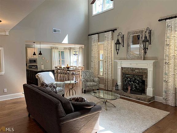 4th image of 108 Archstone Sq