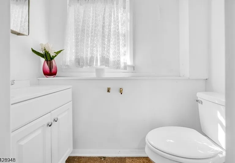 204 Tryon Pl — Photo 9