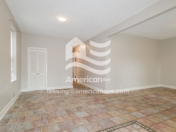 1415608_004_living_room_14127998.jpg