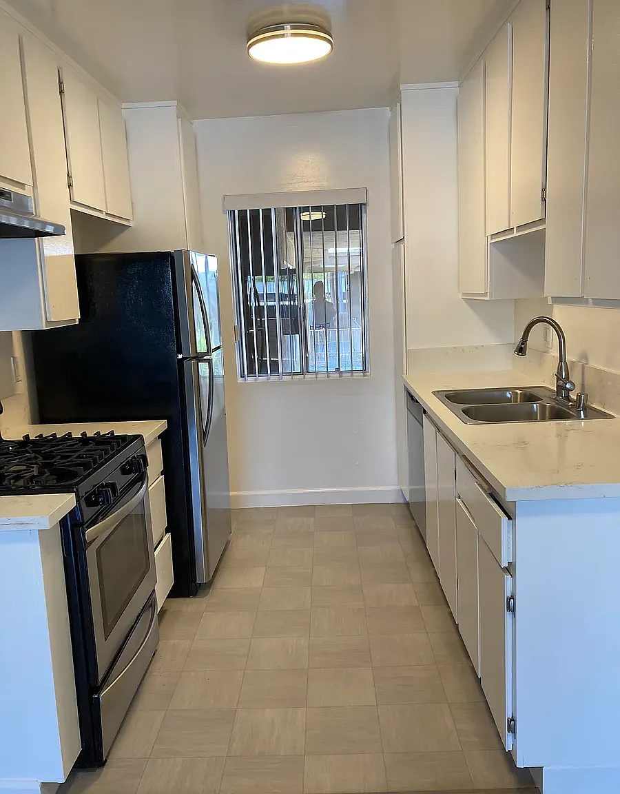 1236 Amherst Ave — Photo 4