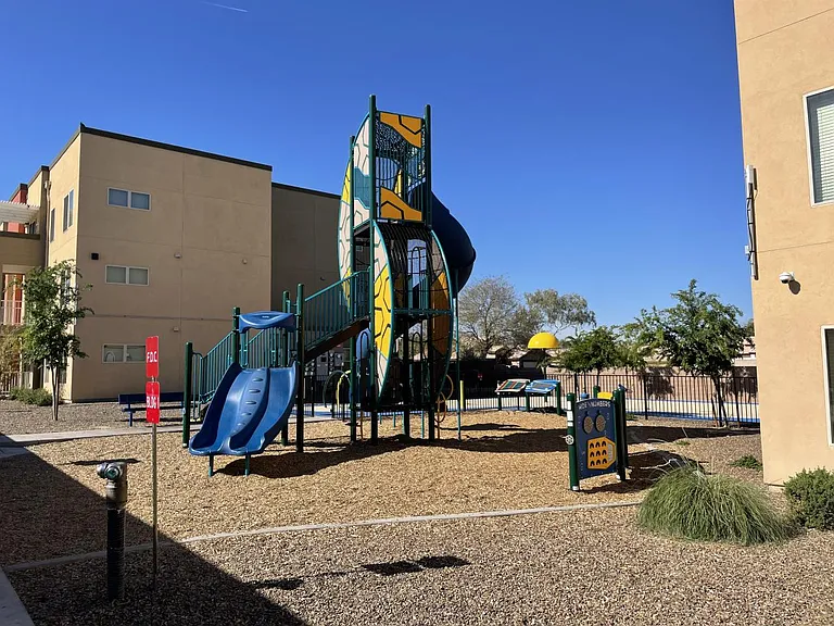 Lynne Village Apartments — Photo 7