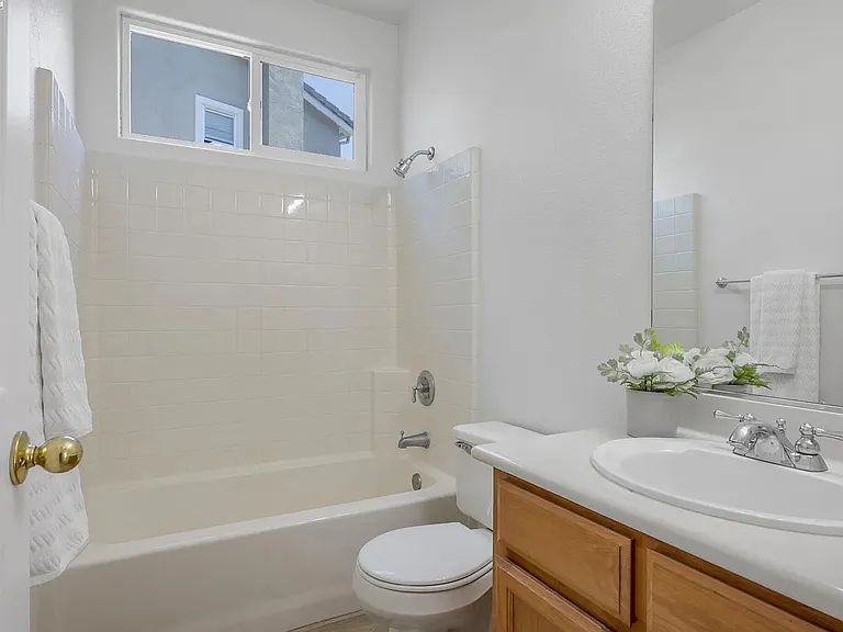 552 Stonehaven Ct — Photo 10
