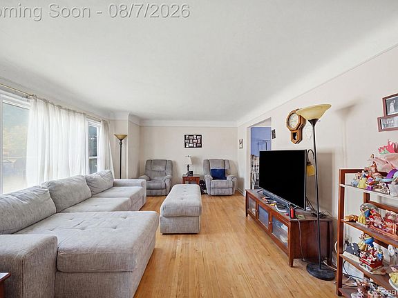 5th image of 18332 Spring Ct S