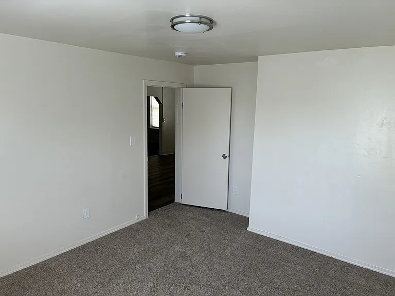 212 14th Ave N #1 — Photo 4