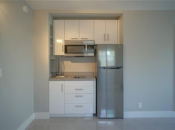 4th image of 640 NE 7th Ave #7