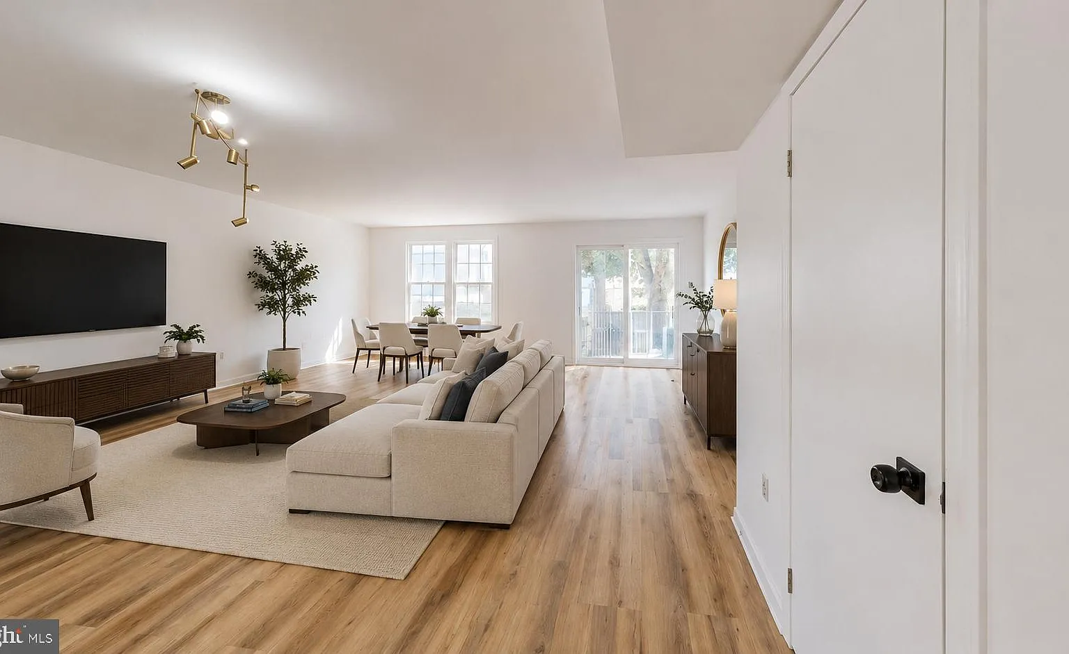 4 bed, 3.5 bath, 2234 sqft, $3,200 — Photo 3