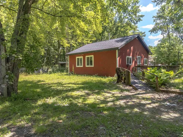 8438 Adler Rd, Lambertville, MI 48144
