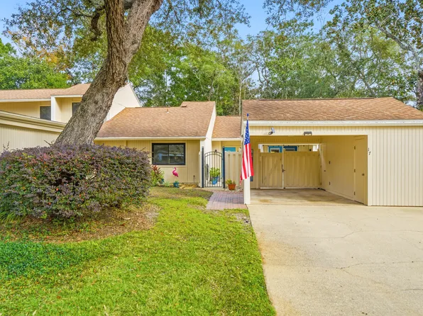 800 Bay Dr APT 17, Niceville, FL 32578