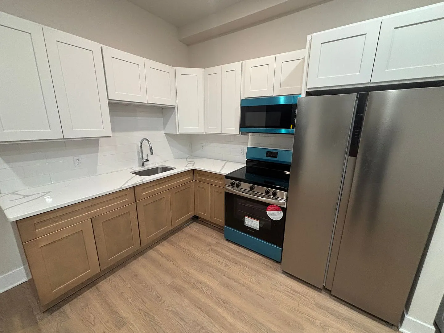 Fully Remodeled 3-Bedroom Apartment — Photo 3