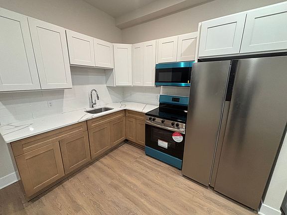 3rd image of 1031 W Hamilton St #2