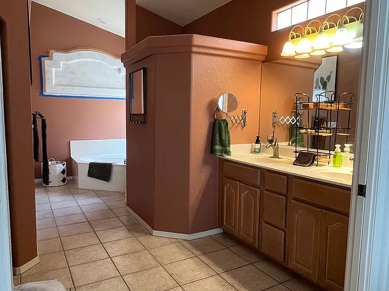 2056 E Desert Lakes Dr — Photo 11