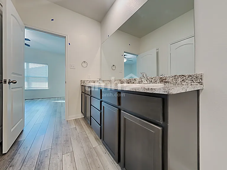 1211 Treeta Trl — Photo 13