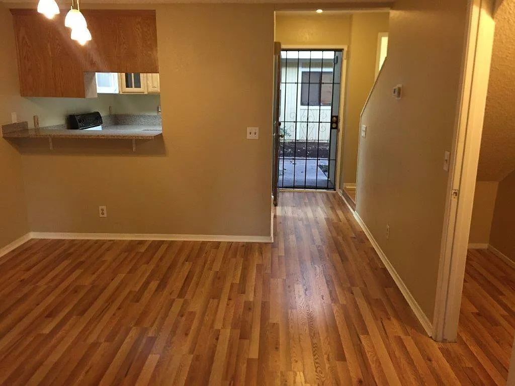 2 bed, 1080 sqft, $1,700 — Photo 4