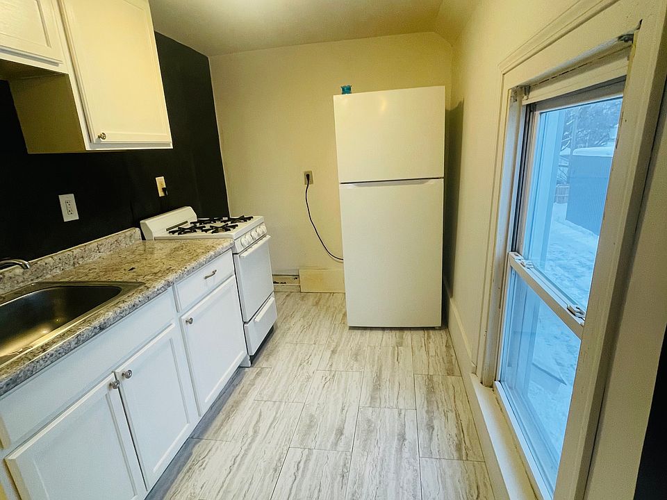 1st image of 826 Griswold St APT 2