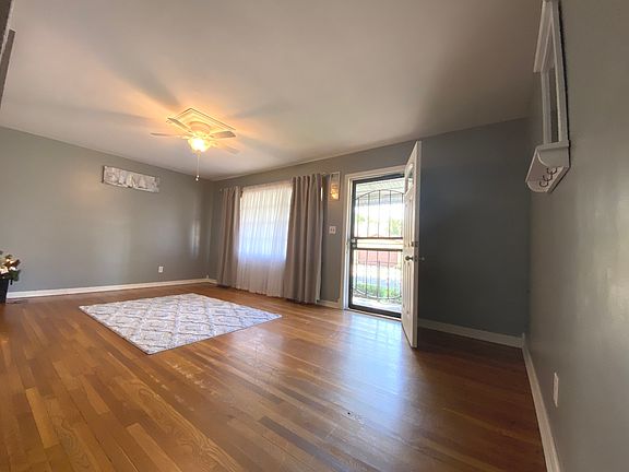 3rd image of 1035 W Congress St