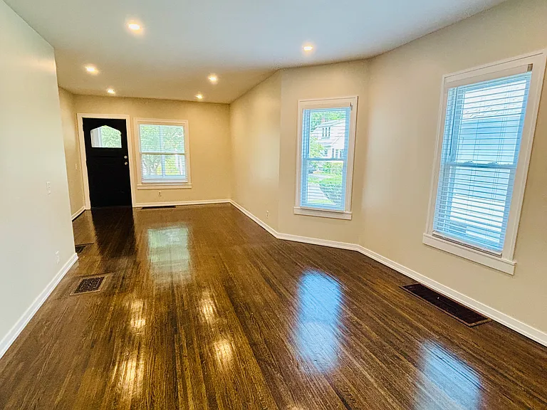 77 Caroline St #1 — Photo 10