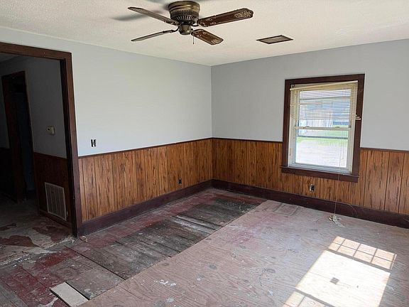 5th image of 2808 Drake Rd
