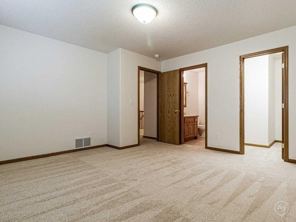 2nd image of 3127 23rd Ave S #F18563ef8