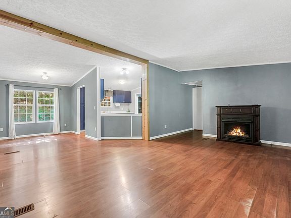 5th image of 185 Oak Hill Dr