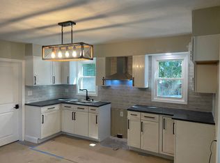 14 Rose St FLOOR 1, Cranston, RI 02920