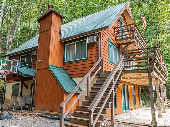 2nd image of 330 Riddle Cove Rd
