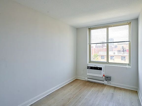 4th image of 1952 1st Ave APT 1L