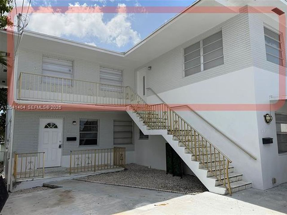 1st image of 913 NW 22nd Pl #913