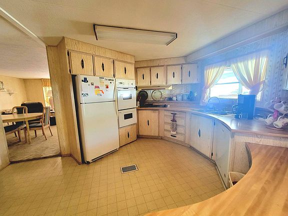 5th image of 435 Hidden Cove Rd