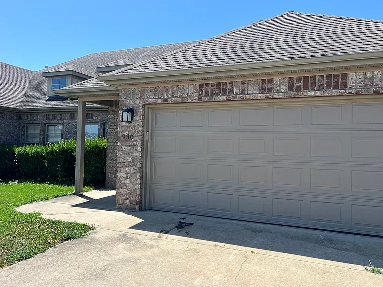 930 Kensington Dr #930 — Photo 9