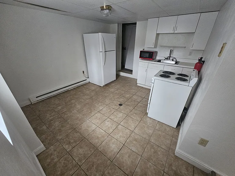 221 Park St #G — Photo 1