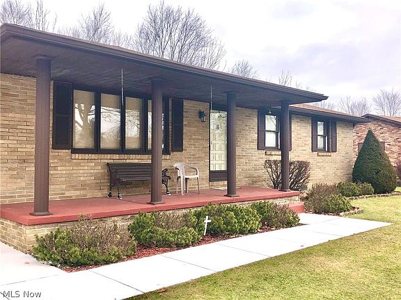 2nd image of 5015 Glenoak Dr NE