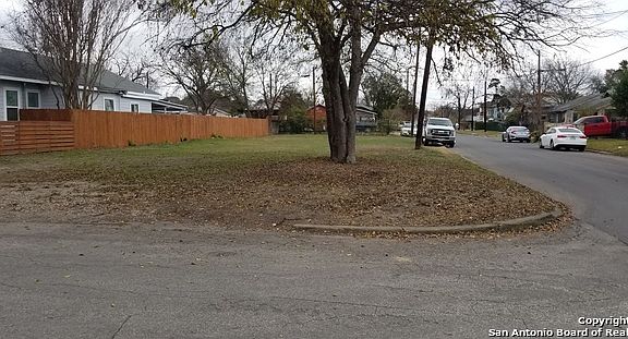 2nd image of 734 Aberdeen Pl
