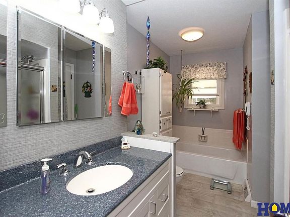 3rd image of 4421 Gertie Ave