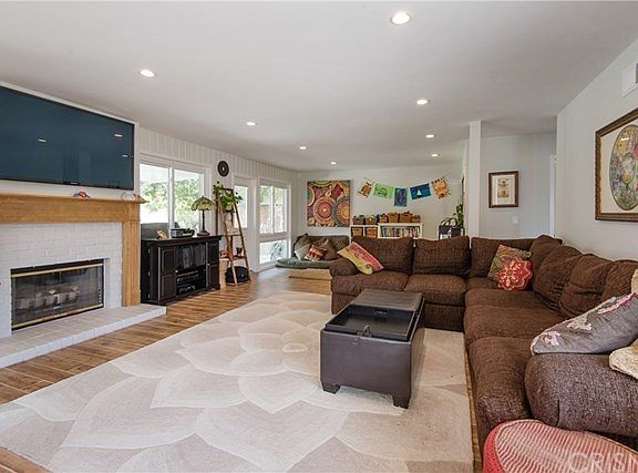 5th image of 7321 Ponce Ave