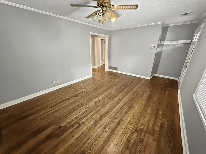 3 bed, 1.0 bath, 1100 sqft, $1,200 — Photo 3