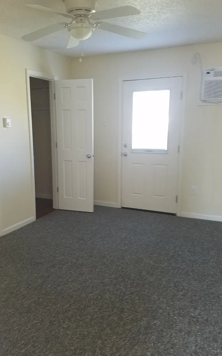 201 Hegeler - 2 — Photo 3