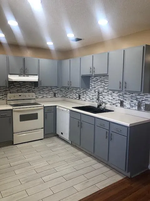 3 bed, 2.0 bath, 1266 sqft, $2,000 — Photo 4