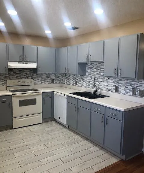 9317 E River Dr — Photo 4