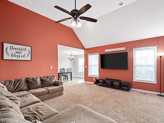 4th image of 676 Fox Trail Ct