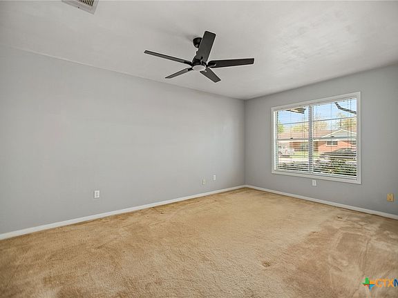 4th image of 525 Travis St
