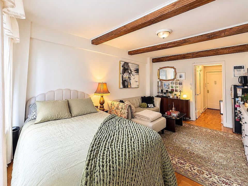 1st image of 433 W 34th St APT 4D