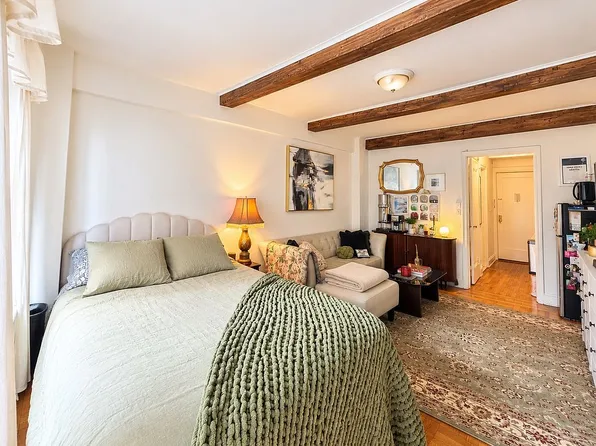 433 W 34th St APT 4D, New York, NY 10001