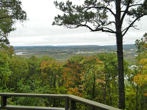 3rd image of 1010 Hilltop Dr