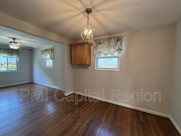 4706 Red Fox Rd — Photo 4