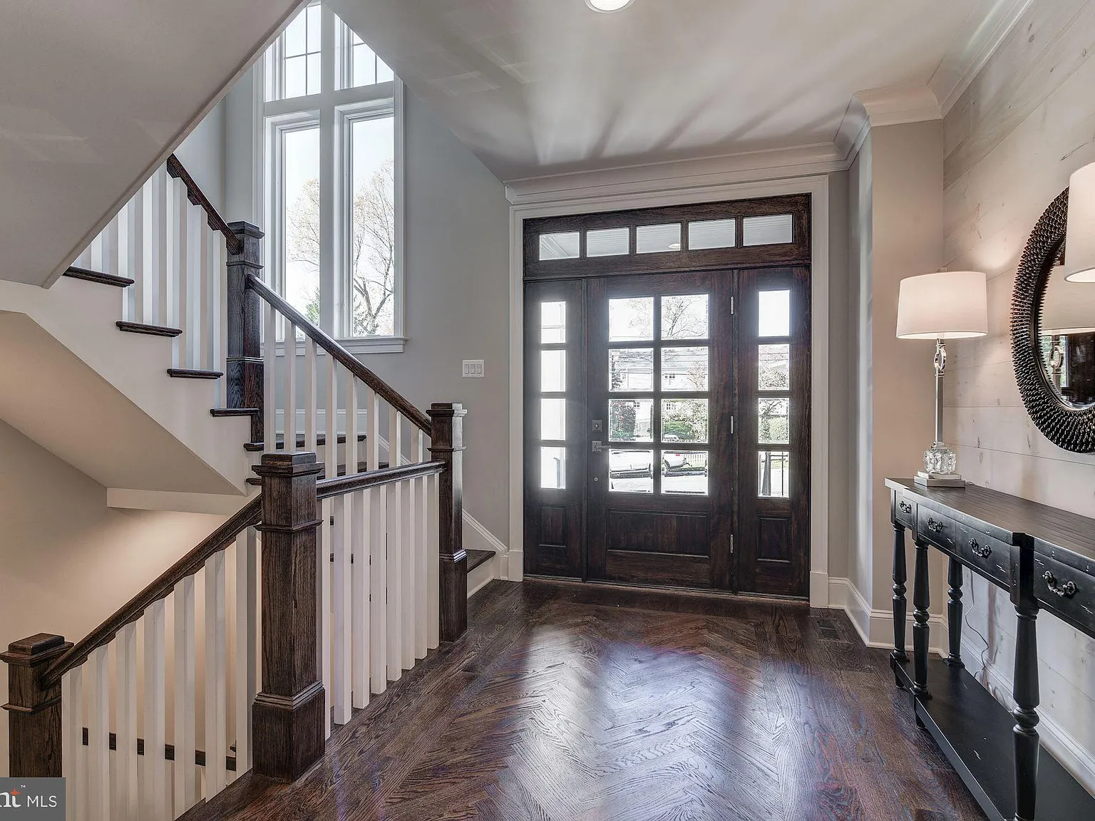6 bed, 5.5 bath, 6625 sqft, $12,000 — Photo 2