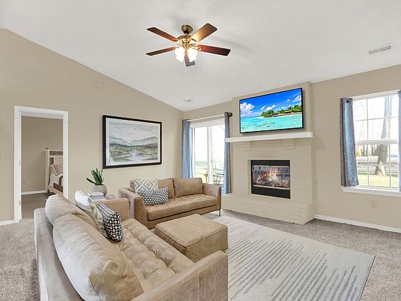 5th image of 128 W Flat Rock Dr