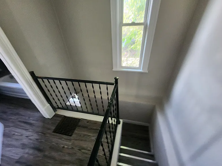 1913 University Ave NE — Photo 28