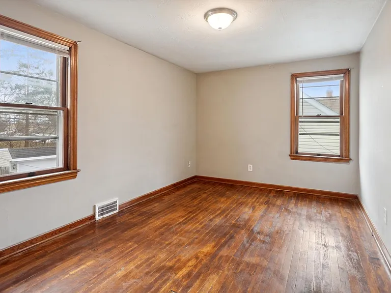9504 S Highland Ave — Photo 18