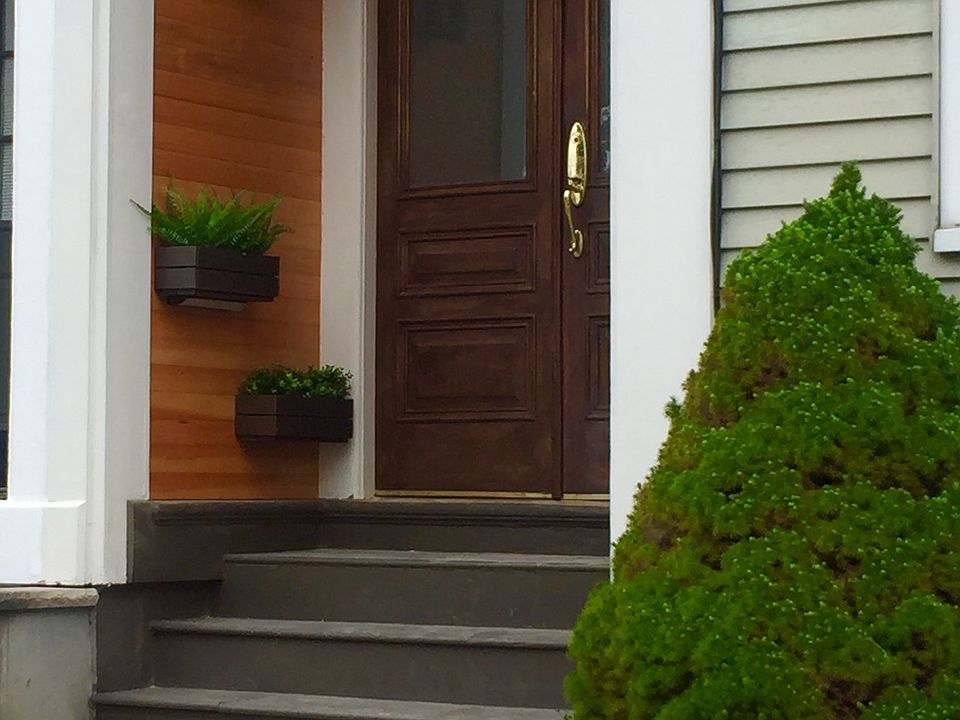 1st image of 28 Ward Ct
