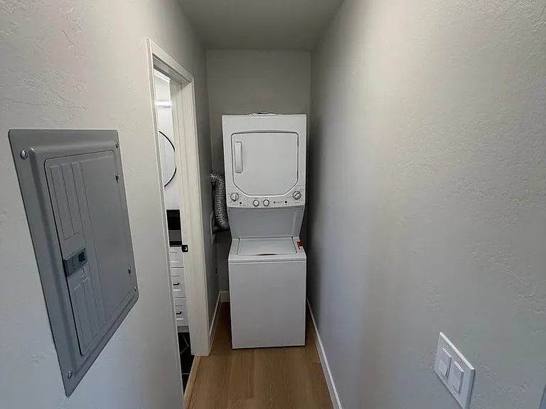ROYALE APARTMENTS — Photo 26